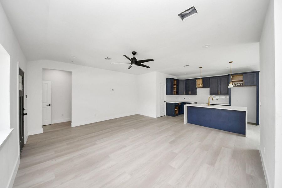 Spacious, unfurnished interior of a new home in , Houston (Image 17).