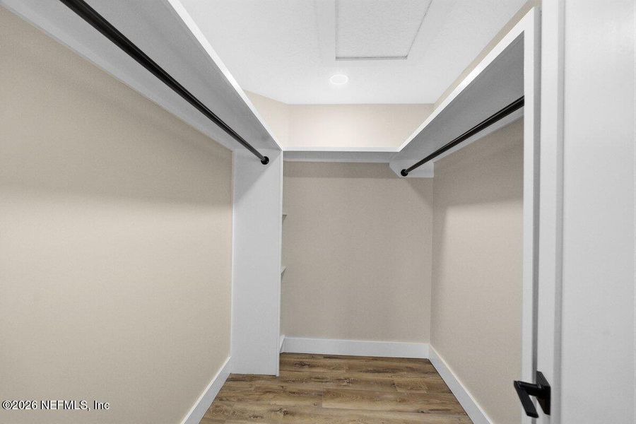 Spacious, unfurnished interior of a new home in , Jacksonville (Image 33).