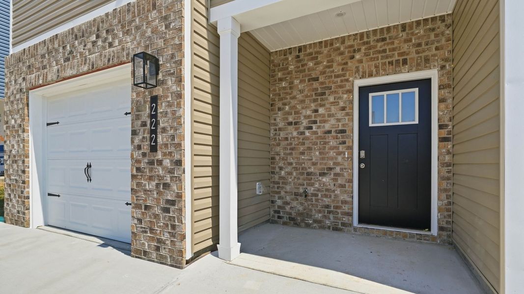 Exterior details and patio area of a home in Cherokee Crossing, Kodak (Image 3).