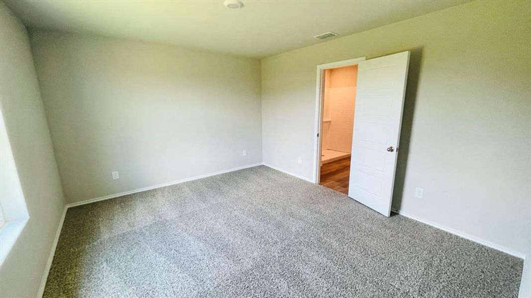 Spacious, unfurnished interior of a new home in Sunnycreek, Fort Worth (Image 13).