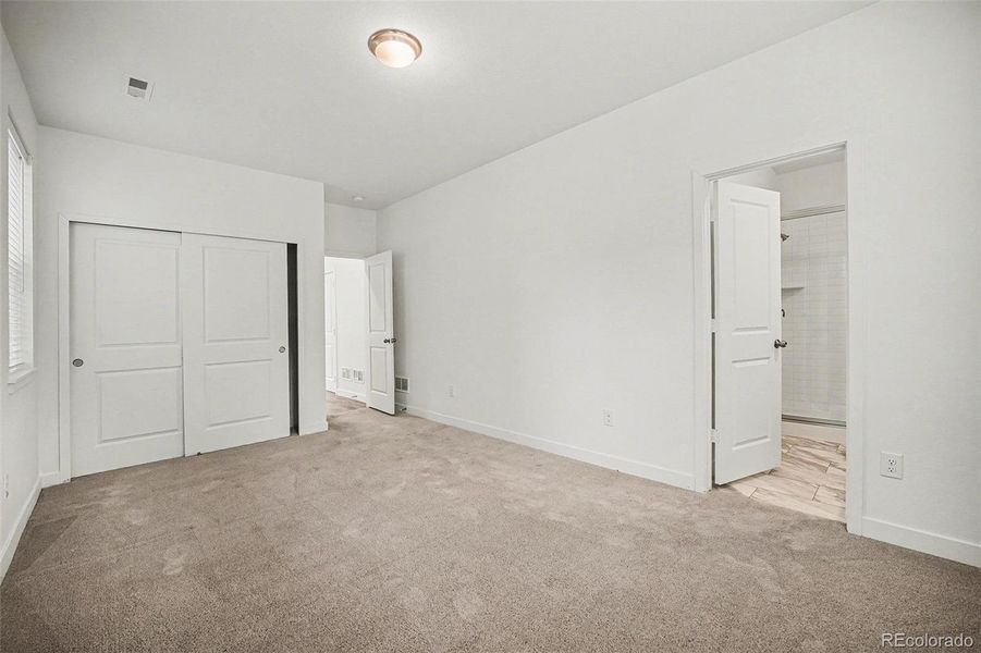 Spacious, unfurnished interior of a new home in Red Rocks Ranch, Morrison (Image 27).