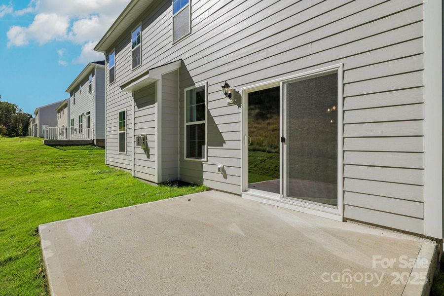 Exterior details and patio area of a home in Falls Cove, Troutman (Image 23).