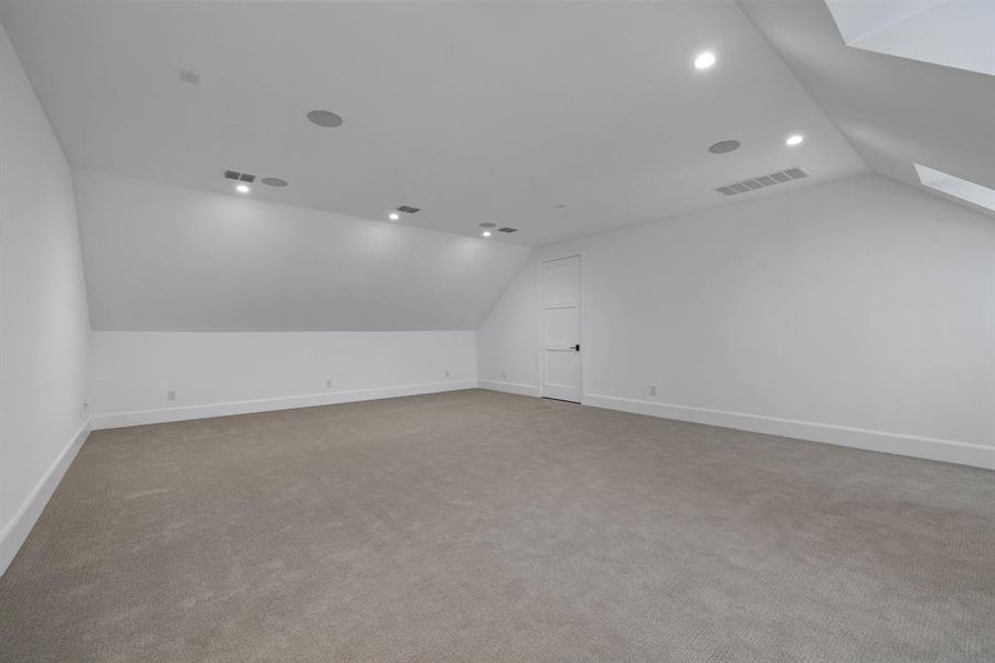 Spacious, unfurnished interior of a new home in , Dallas (Image 22).
