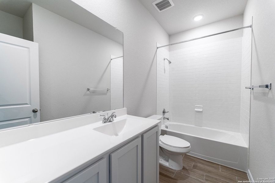 Furnished interior view inside a new home in Hunter's Ranch, San Antonio (Image 6). Furnished interior view inside a new home in Hunter's Ranch, San Antonio (Image 6).