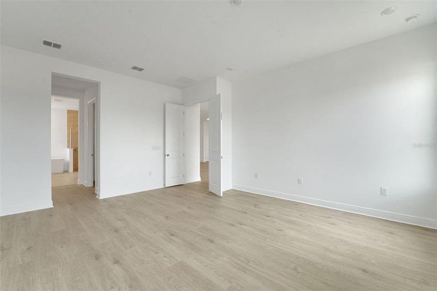 Spacious, unfurnished interior of a new home in Avalon Woods, Winter Garden (Image 21). Spacious, unfurnished interior of a new home in Avalon Woods, Winter Garden (Image 21).