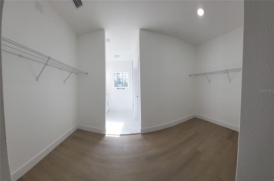 Spacious, unfurnished interior of a new home in , Palm Bay (Image 21).