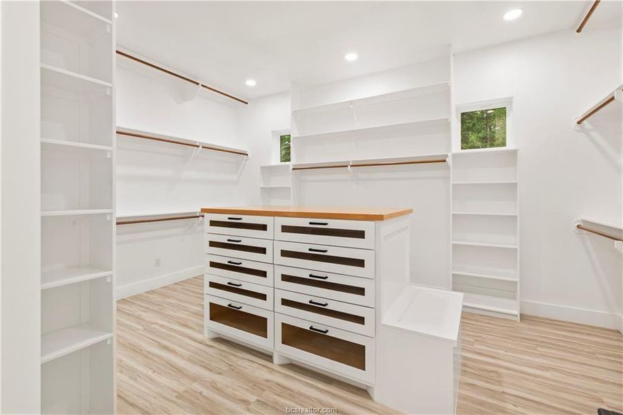 Spacious, unfurnished interior of a new home in , Franklin (Image 22).