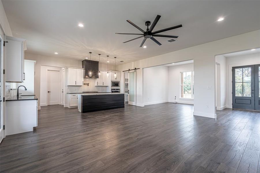 Spacious, unfurnished interior of a new home in , Granbury (Image 15). Spacious, unfurnished interior of a new home in , Granbury (Image 15).