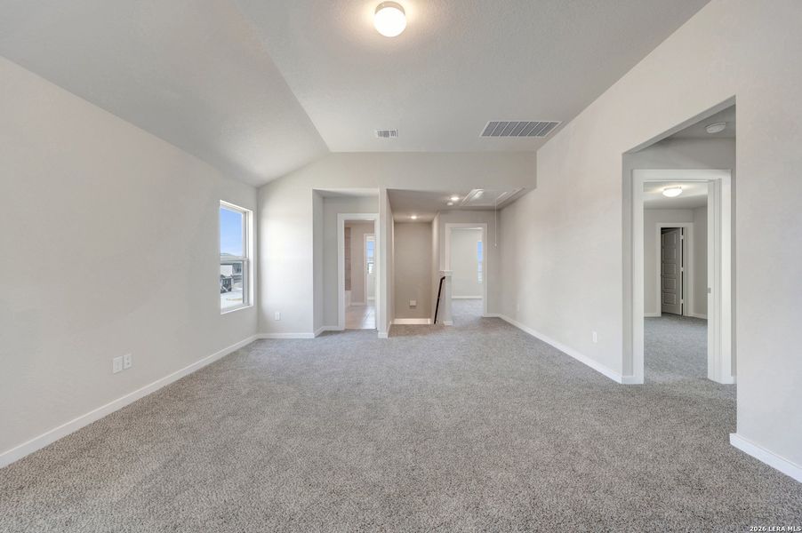 Spacious, unfurnished interior of a new home in Winding Brook, San Antonio (Image 49).