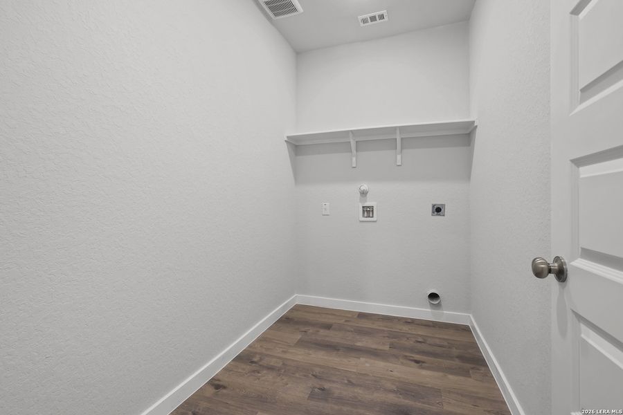 Spacious, unfurnished interior of a new home in Cinco Lakes, San Antonio (Image 31). Spacious, unfurnished interior of a new home in Cinco Lakes, San Antonio (Image 31).