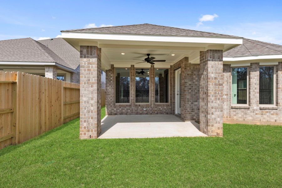 Exterior details and patio area of a home in Grand Central Park, Conroe (Image 22).