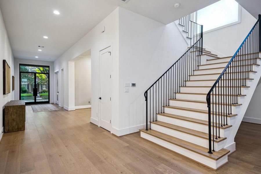 Spacious, unfurnished interior of a new home in , Houston (Image 20).