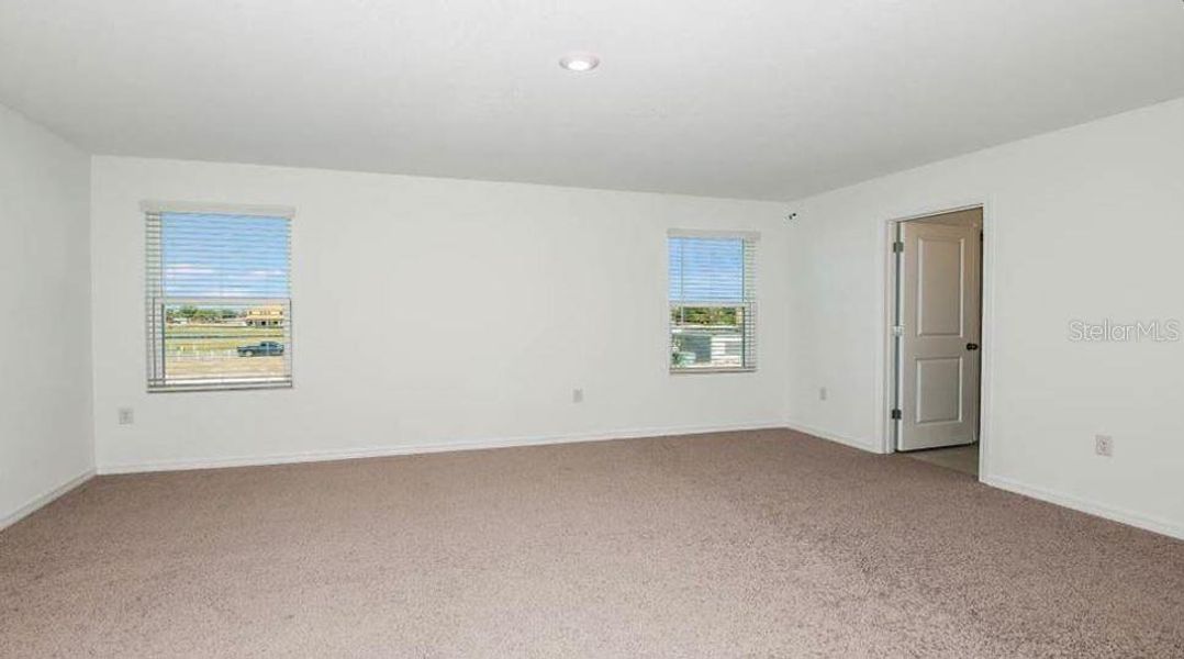 Spacious, unfurnished interior of a new home in Palm Wind, Hudson (Image 11).