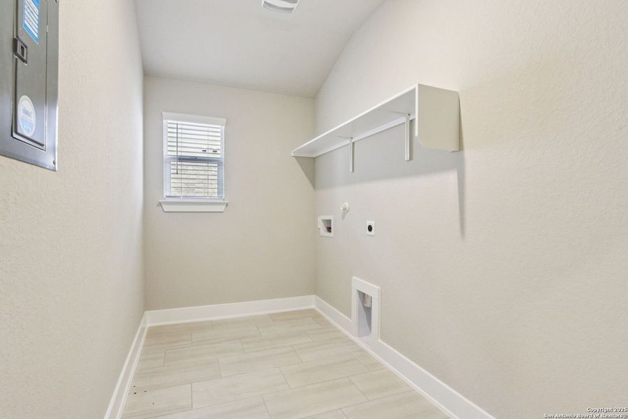 Spacious, unfurnished interior of a new home in Carmel Ranch, Schertz (Image 41).