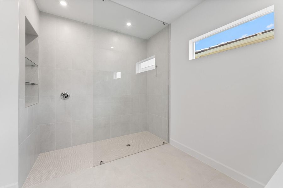 US_SEF_CARLTON_LOT 182_OWNERS BATH 2
