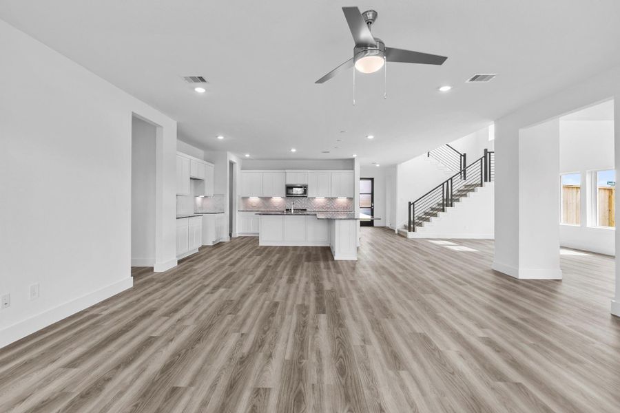 Spacious, unfurnished interior of a new home in Riverside Estates, Mont Belvieu (Image 45).