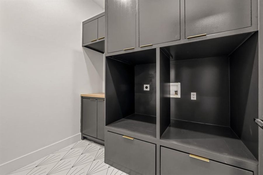 Furnished interior view inside a new home in , Farmers Branch (Image 32).