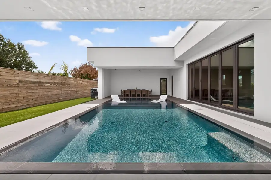 POOL / SPA