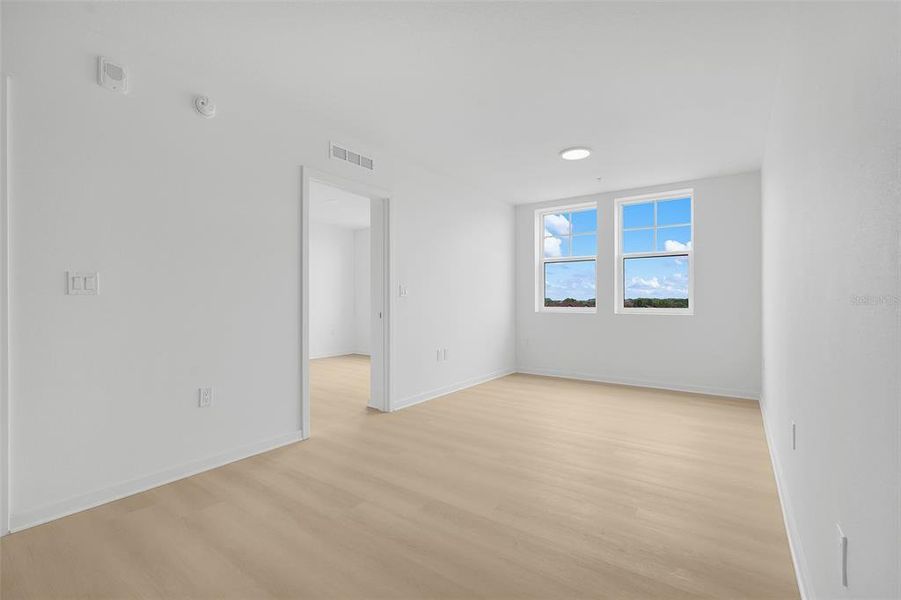 Spacious, unfurnished interior of a new home in , Orlando (Image 28).