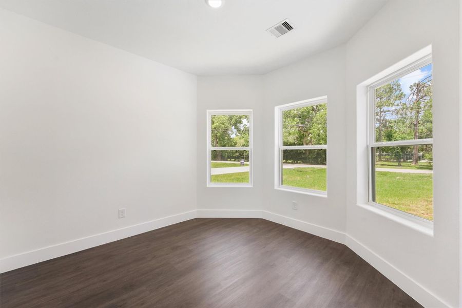 Spacious, unfurnished interior of a new home in , Santa Fe (Image 14).
