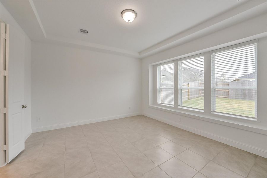 Spacious, unfurnished interior of a new home in Mavera, Conroe (Image 30).