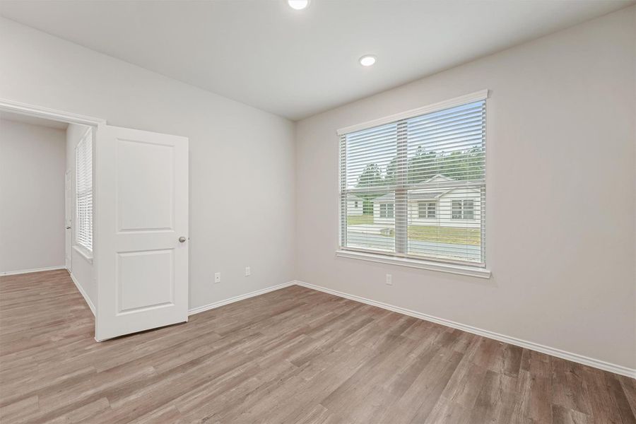 Spacious, unfurnished interior of a new home in , Lufkin (Image 22).