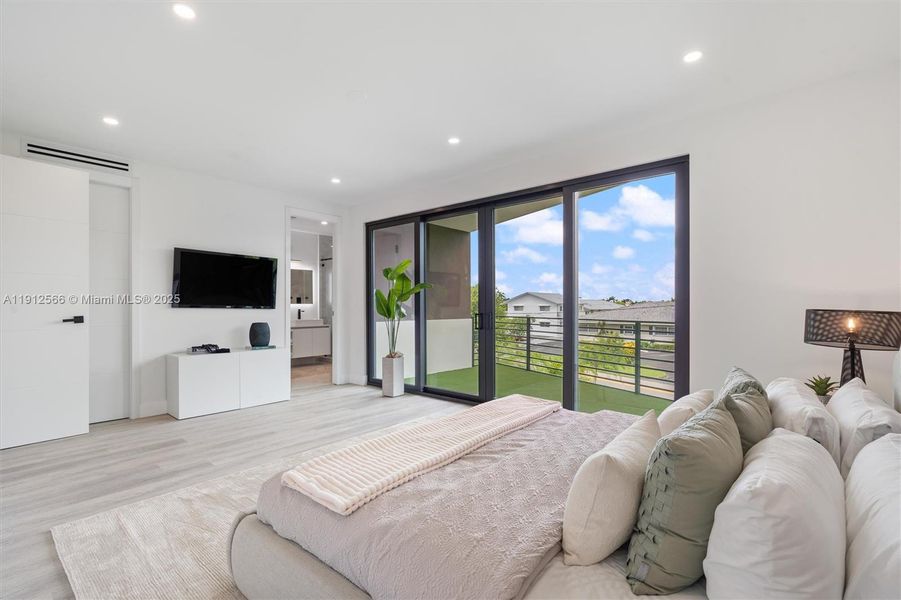 Furnished interior view inside a new home in , Fort Lauderdale (Image 18).