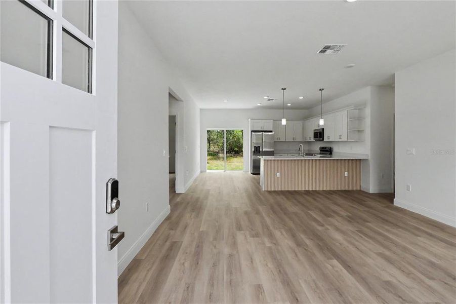 Spacious, unfurnished interior of a new home in , Citrus Springs (Image 32).