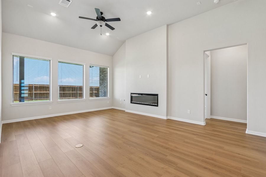 Spacious, unfurnished interior of a new home in Ribbonwood, Aubrey (Image 13).