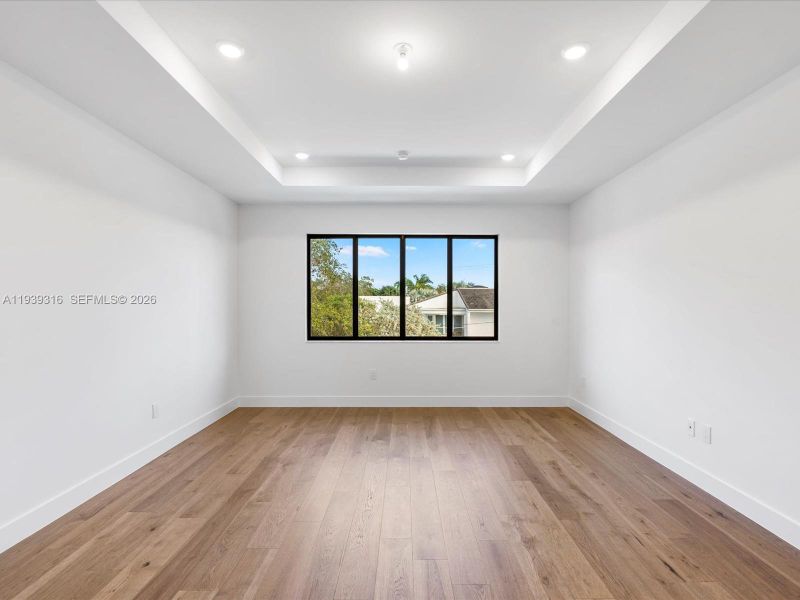 Spacious, unfurnished interior of a new home in , Miami (Image 74).