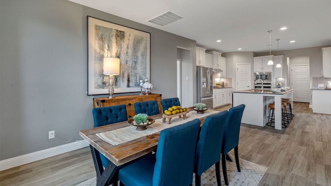 Representative furnished interior of a home built from the Wimberley by D.R. Horton in Lakeview Pointe, Grand Prairie (Image 16).