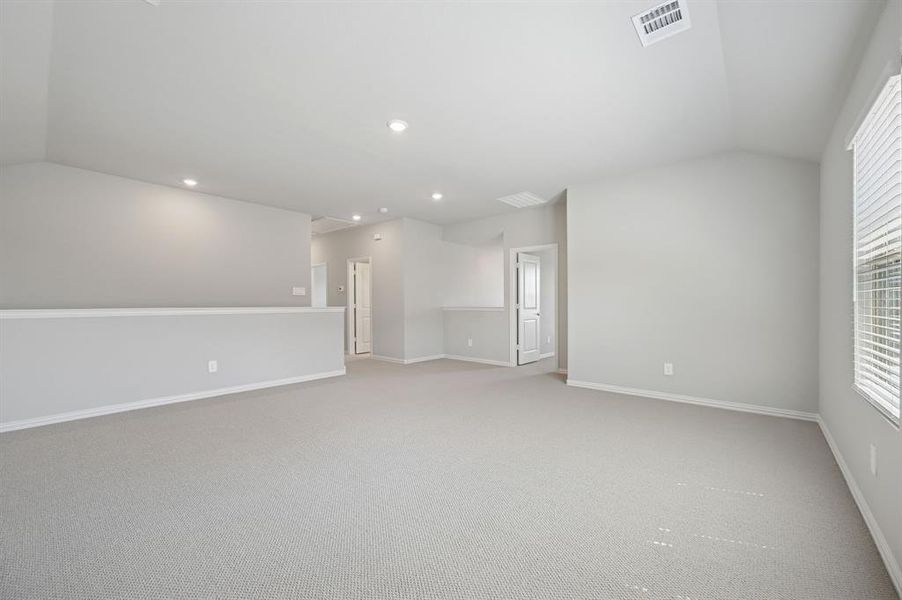Spacious, unfurnished interior of a new home in Windmore, Princeton (Image 16).