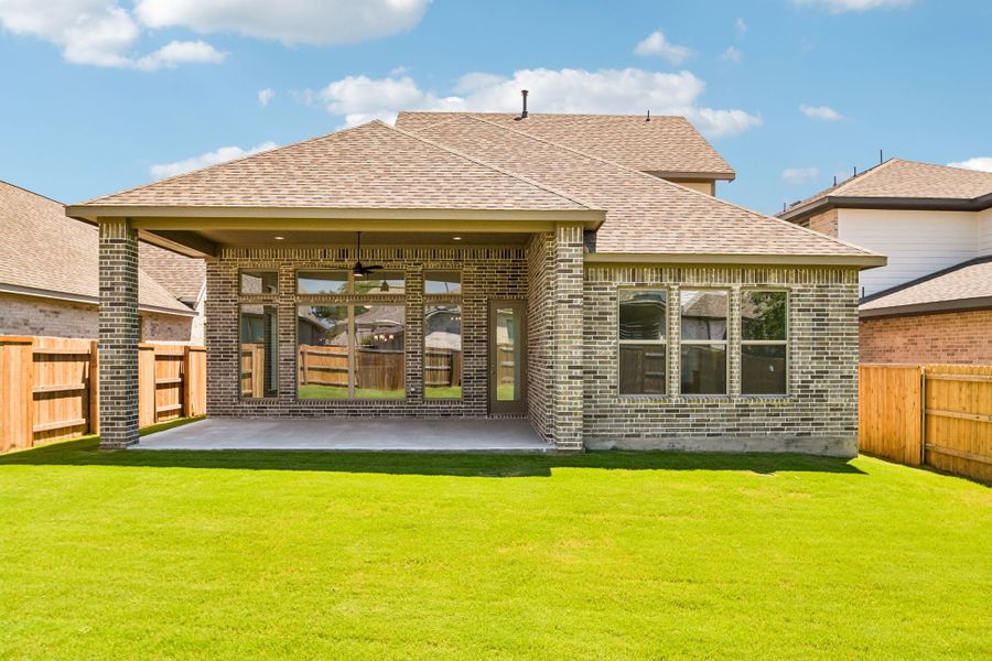 Exterior details and patio area of a home in 6 Creeks, Kyle (Image 4).