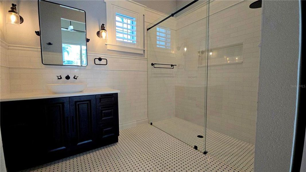 Fourth ensuite bathroom