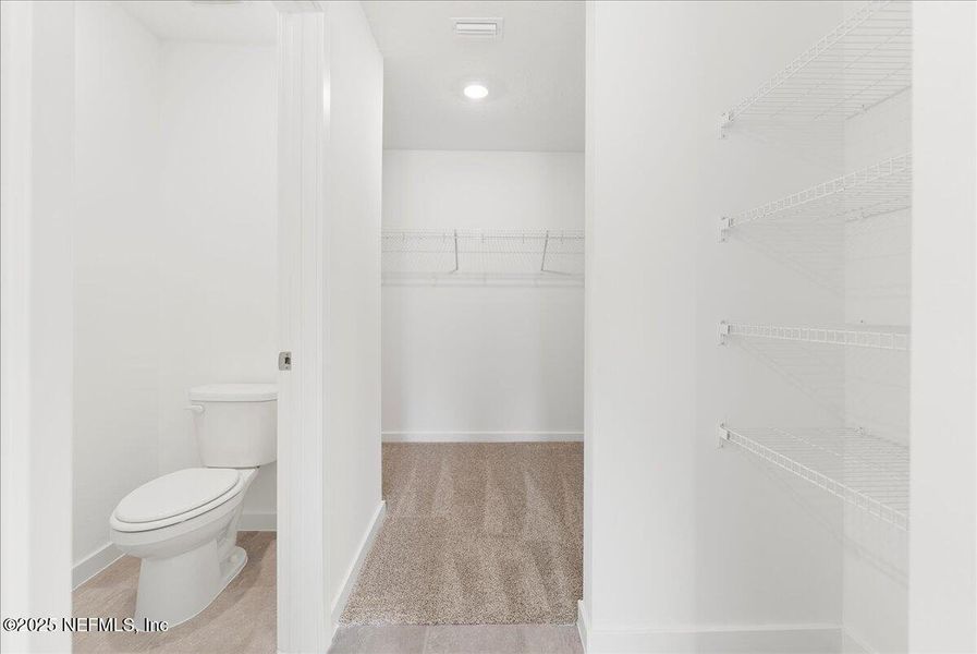 Spacious, unfurnished interior of a new home in Kings Preserve, Jacksonville (Image 26).