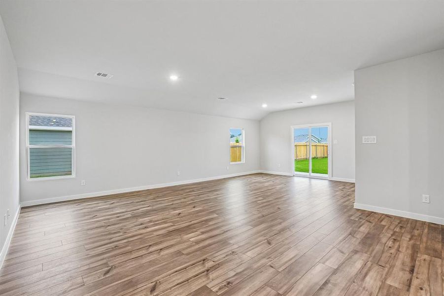 Spacious, unfurnished interior of a new home in Middlefield Village, Dallas (Image 15).