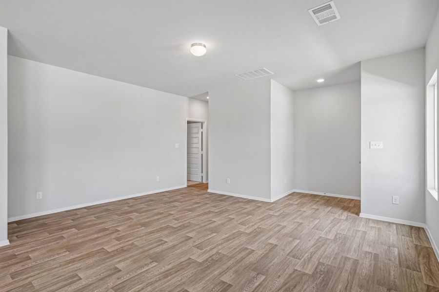 Spacious, unfurnished interior of a new home in Edgebrooke, Pflugerville (Image 14).
