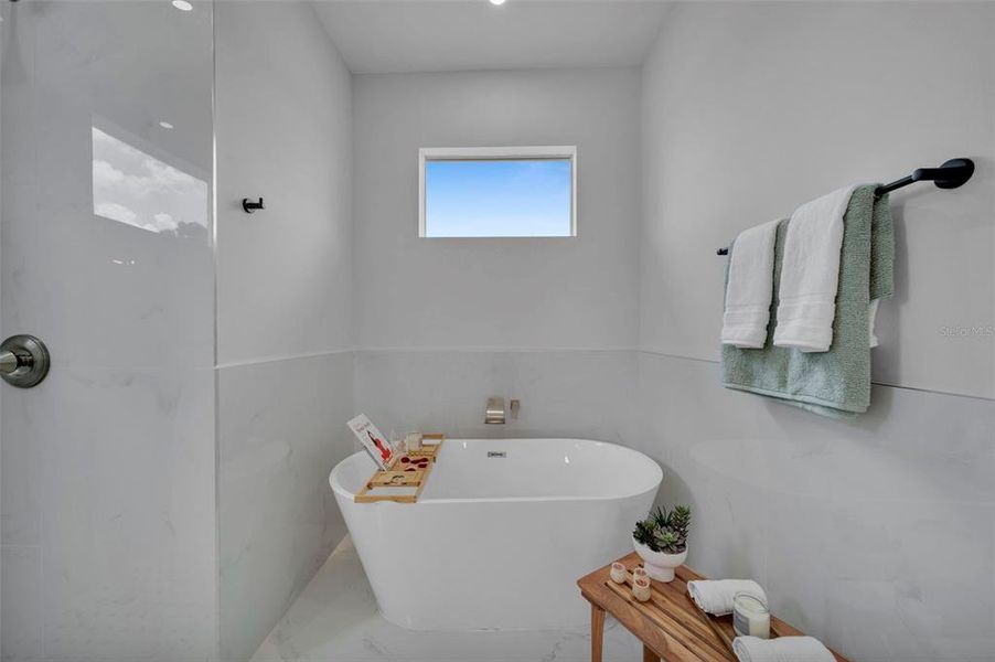 Spacious, unfurnished interior of a new home in , Lehigh Acres (Image 17).