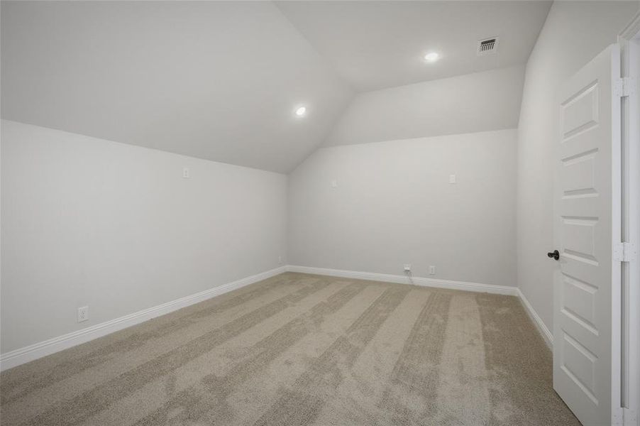 Spacious, unfurnished interior of a new home in Meadow Vista, Anna (Image 37).