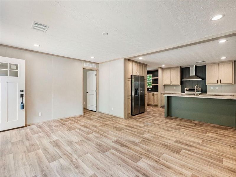 Spacious, unfurnished interior of a new home in , Gainesville (Image 13).