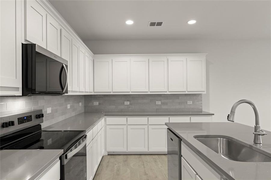 11. 2116 Hickory - Kitchen (2)