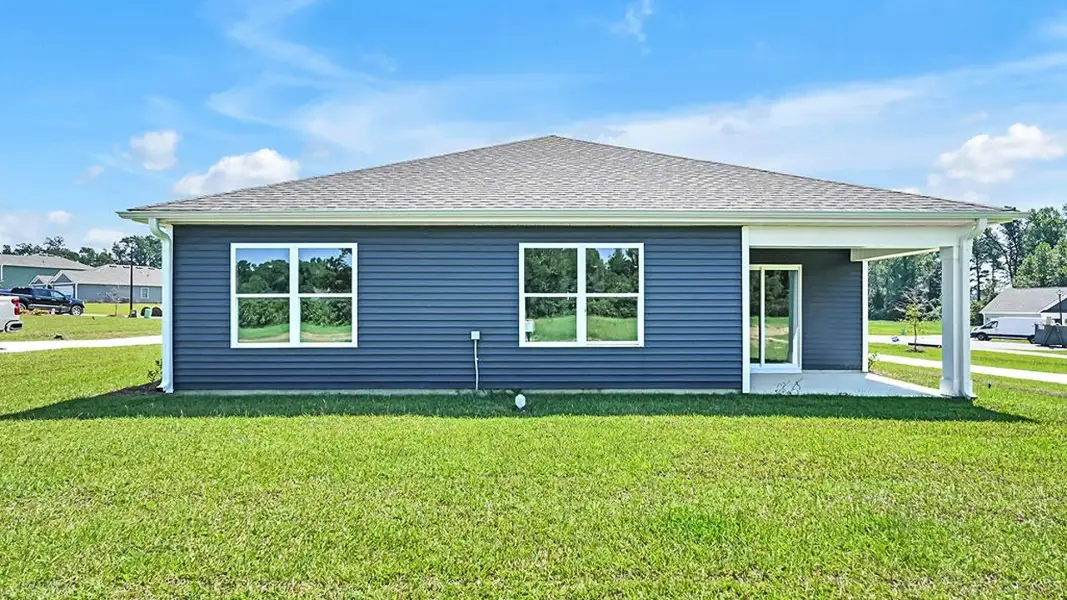 Exterior details and patio area of a home in Vineyard Trail, Jacksonville (Image 3).