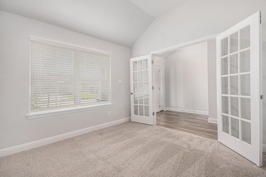 Spacious, unfurnished interior of a new home in Lago Mar, Texas City (Image 10).