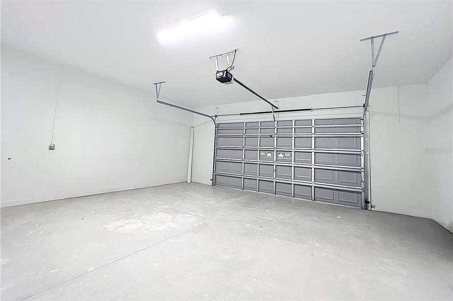 Spacious, unfurnished interior of a new home in , Brooksville (Image 25).