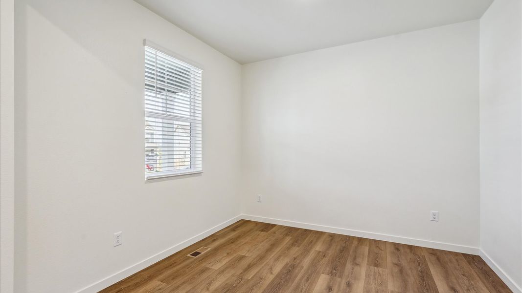 Spacious, unfurnished interior of a new home in Settlers Crossing, Commerce City (Image 10).