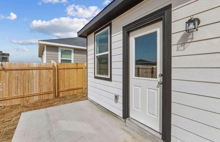 Exterior details and patio area of a home in Alto, San Marcos (Image 25).