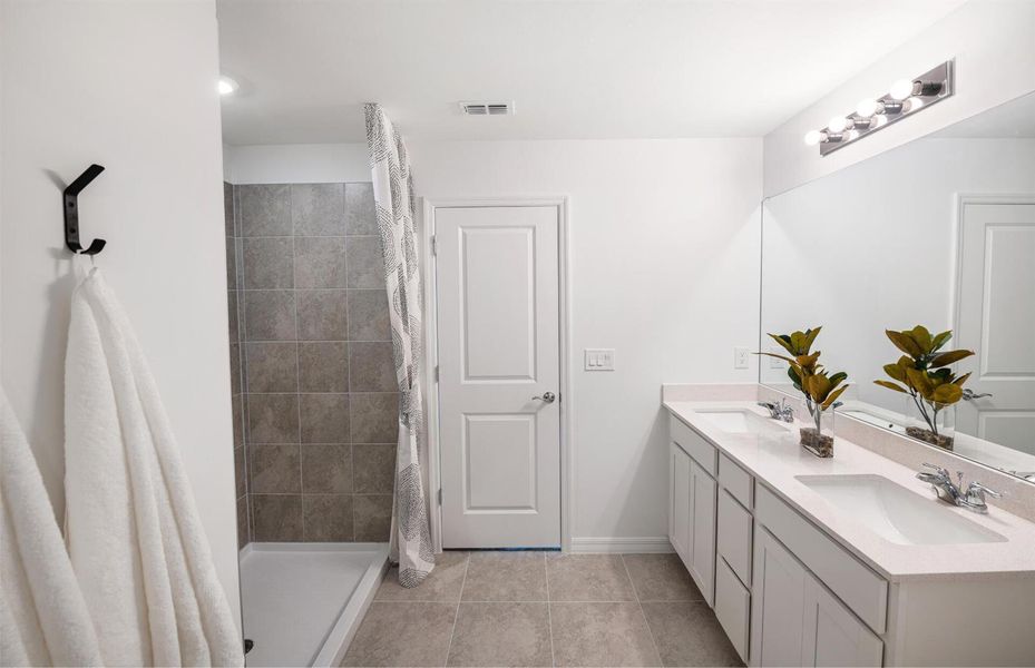 SWFL_CX_McNair_OwnersBath1_Web