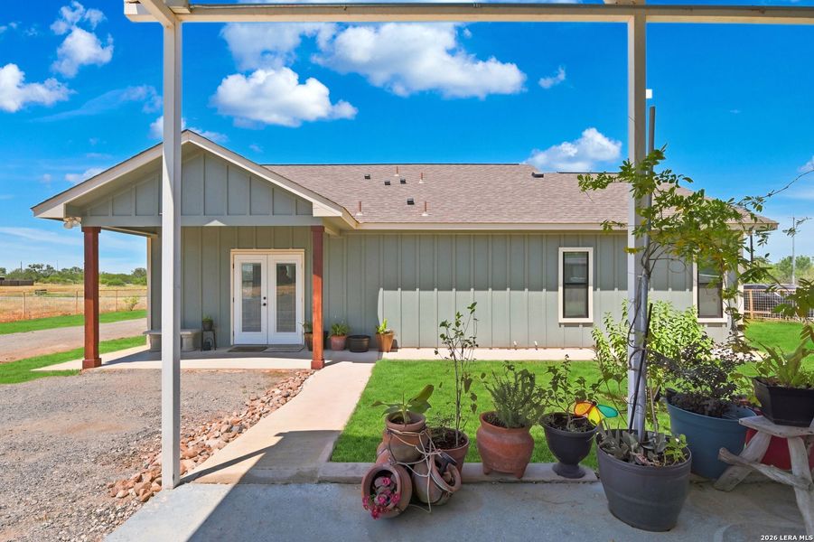 Exterior details and patio area of a home in , Von Ormy (Image 3).