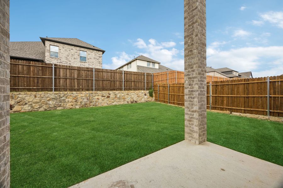 Exterior details and patio area of a home in Country Lakes, Denton (Image 3).