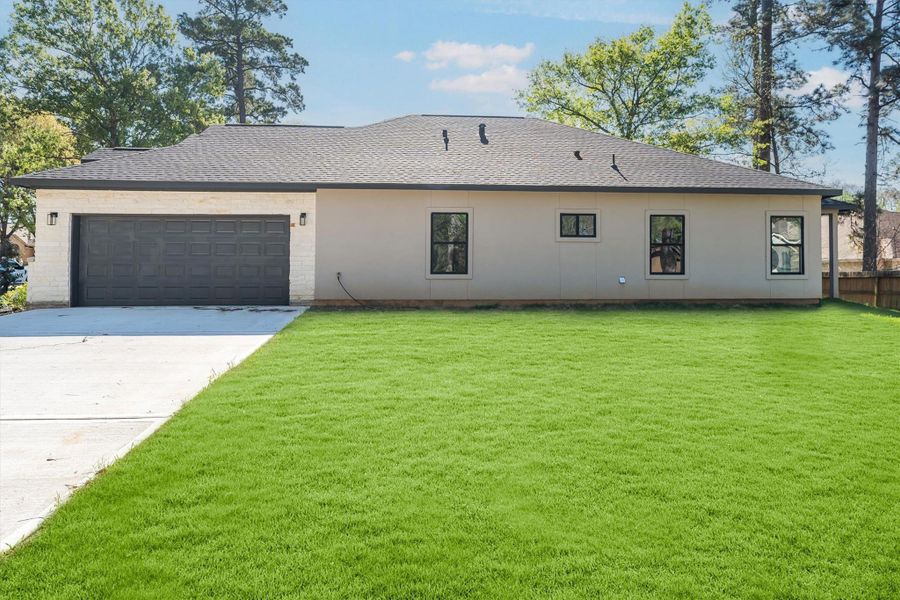 Exterior details and patio area of a home in , Montgomery (Image 3).